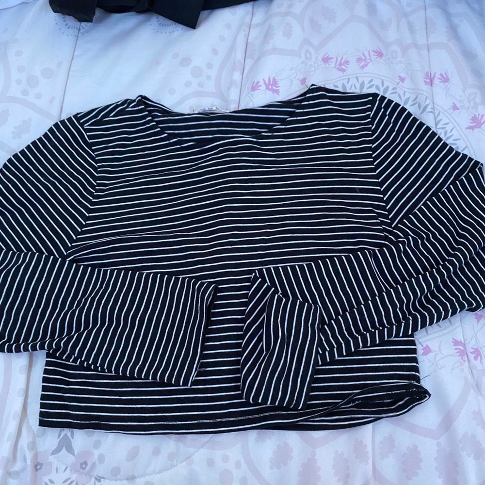 Black crop stripped Long sleeve